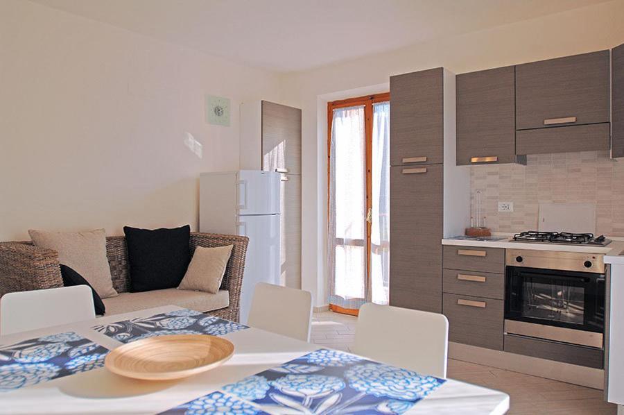 Appartamenti Casa Pineta مارينا دي كامبو الغرفة الصورة