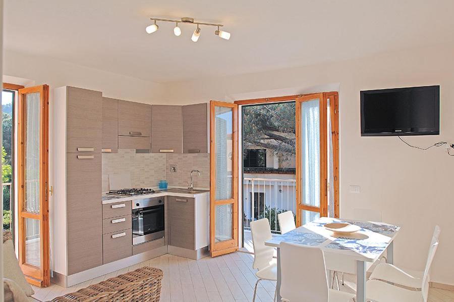 Appartamenti Casa Pineta مارينا دي كامبو المظهر الخارجي الصورة